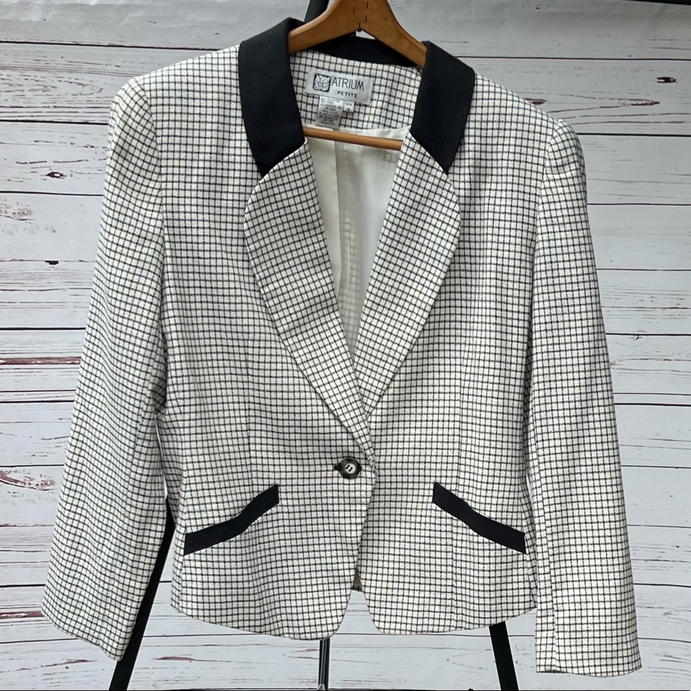 Size 10 P, Atrium Petite, black and white checkered blazer.